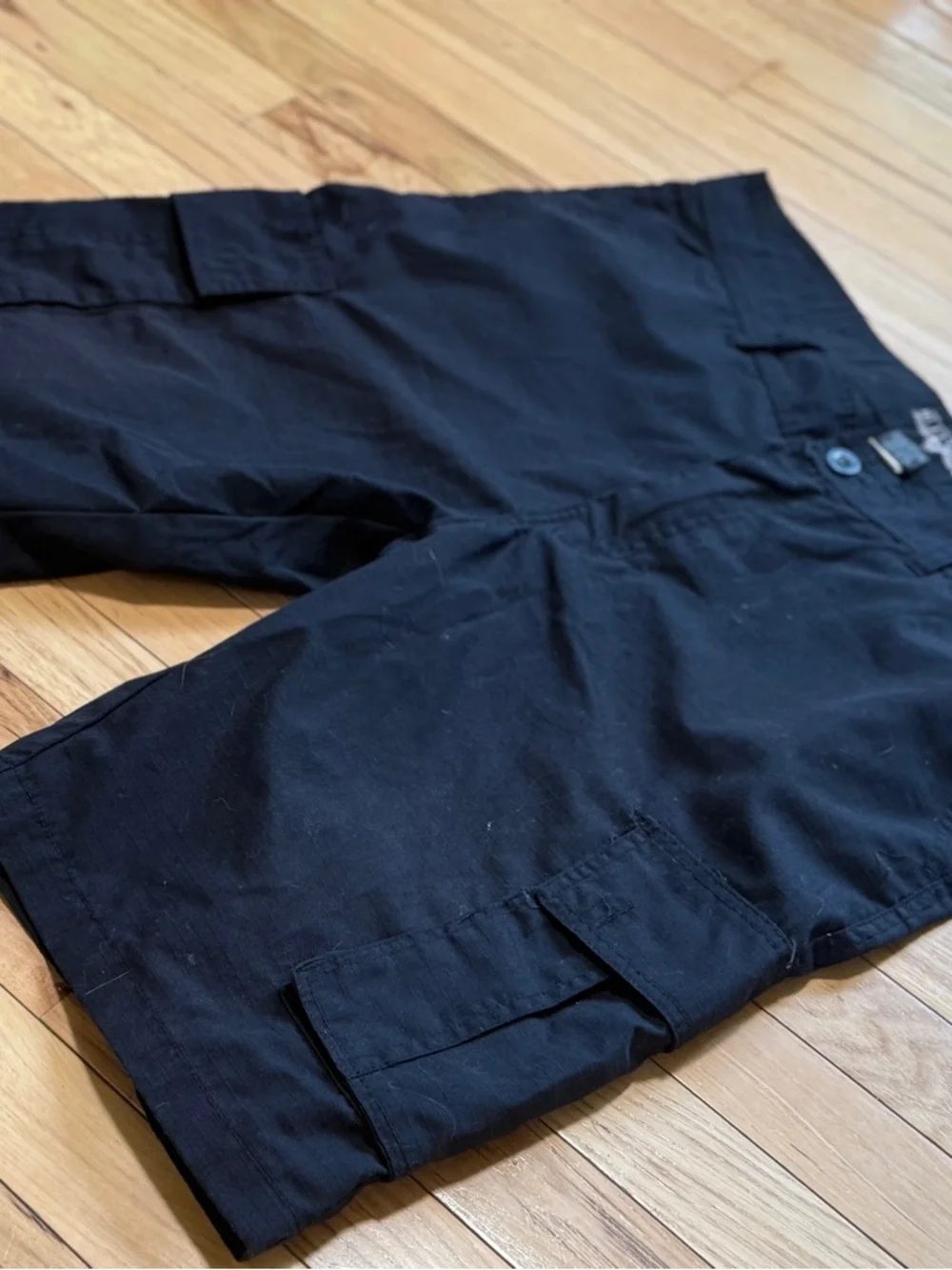 Men's Black Cargo Shorts with Utility Pockets Size 38 - Picture 3 of 7